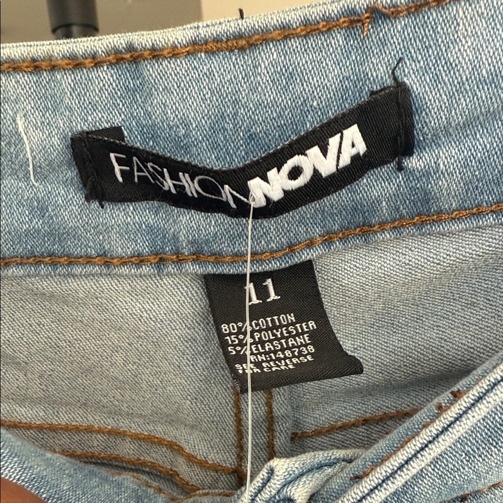 High Rise Light Wash Jeans - Picture 3 of 5
